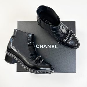 Pre-loved CHANEL Black Leather Chain Chelsea Ankle Boots CC Logo Booties